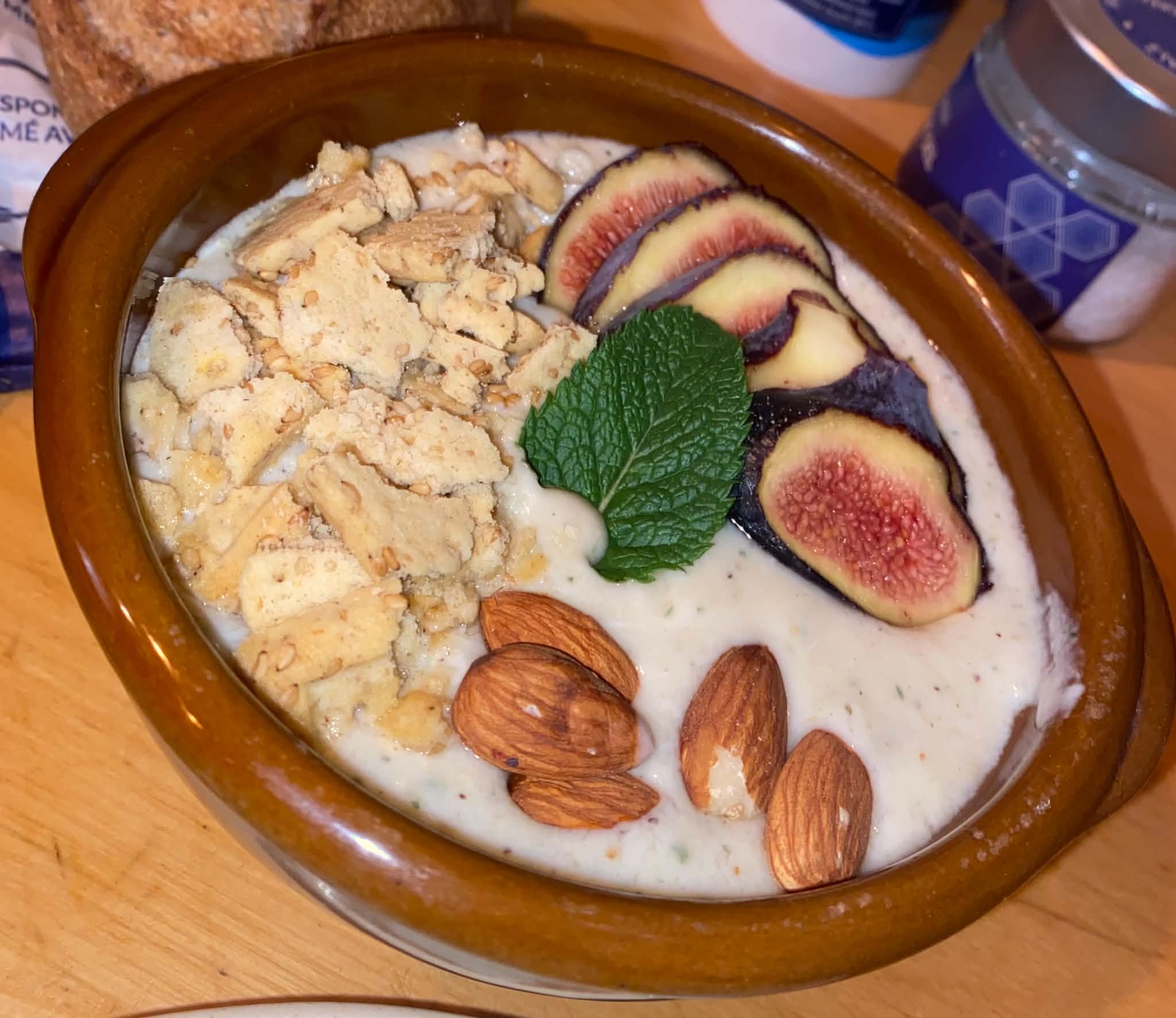 Figue and Kiwi Smoothie Bowl